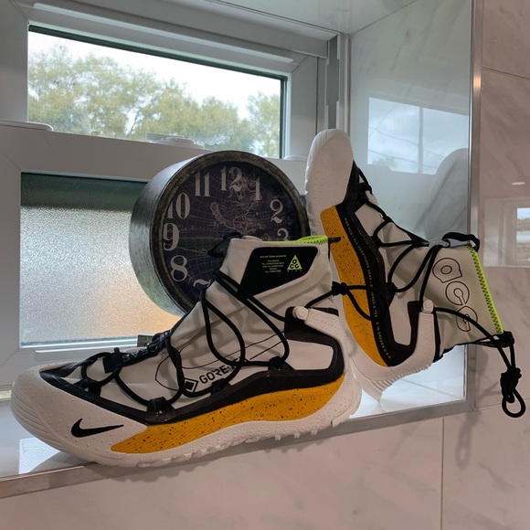 Nike - Picture 5 of 7